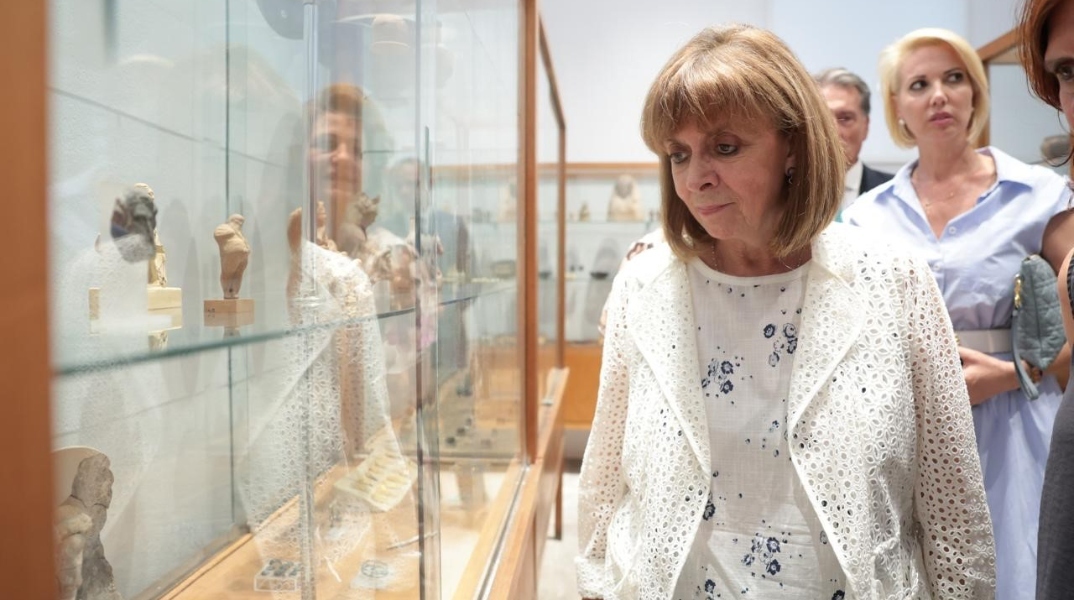 Η Κατερίνα Σακελλαροπούλου εγκαινίασε το ανακαινισμένο Αρχαιολογικό Μουσείο Δήλου