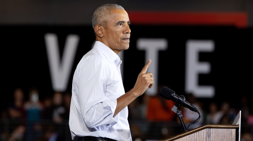 Ο Μπαράκ Ομπάμα στηρίζει επίσημα την Κάμαλα Χάρις