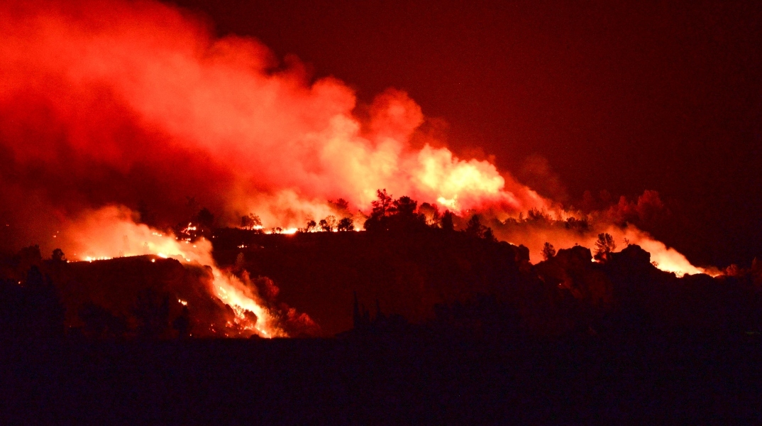 Καλιφόρνια: Μαίνεται η τεράστια πυρκαγιά στις ΗΠΑ