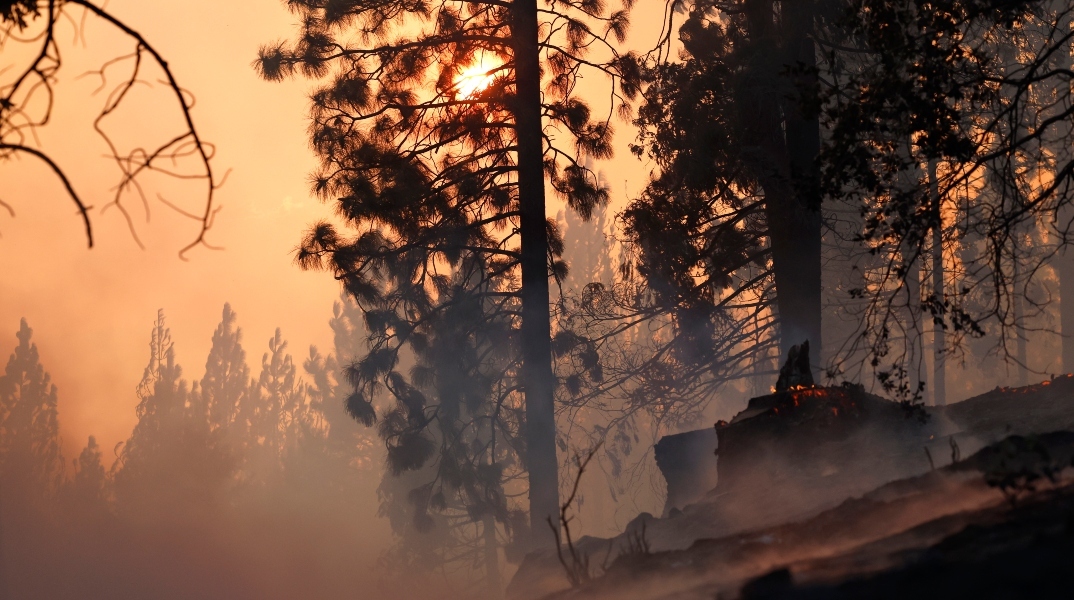 Καλιφόρνια: Ανεξέλεγκτη η φωτιά και κάτοικοι εγκαταλείπουν τα σπίτια τους 