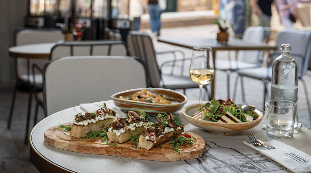 GAYA Athens: Το comfort restaurant bar στο ιστορικό κέντρο της Αθήνας είναι το νέο all day στέκι