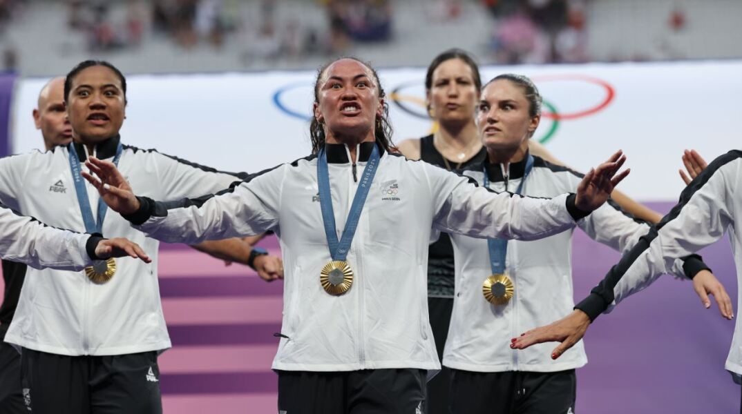 Η γυναικεία ομάδα της Νέας Ζηλανδίας πήρε το χρυσό στο ράγκμπι και το γιόρτασαν με Χάκα