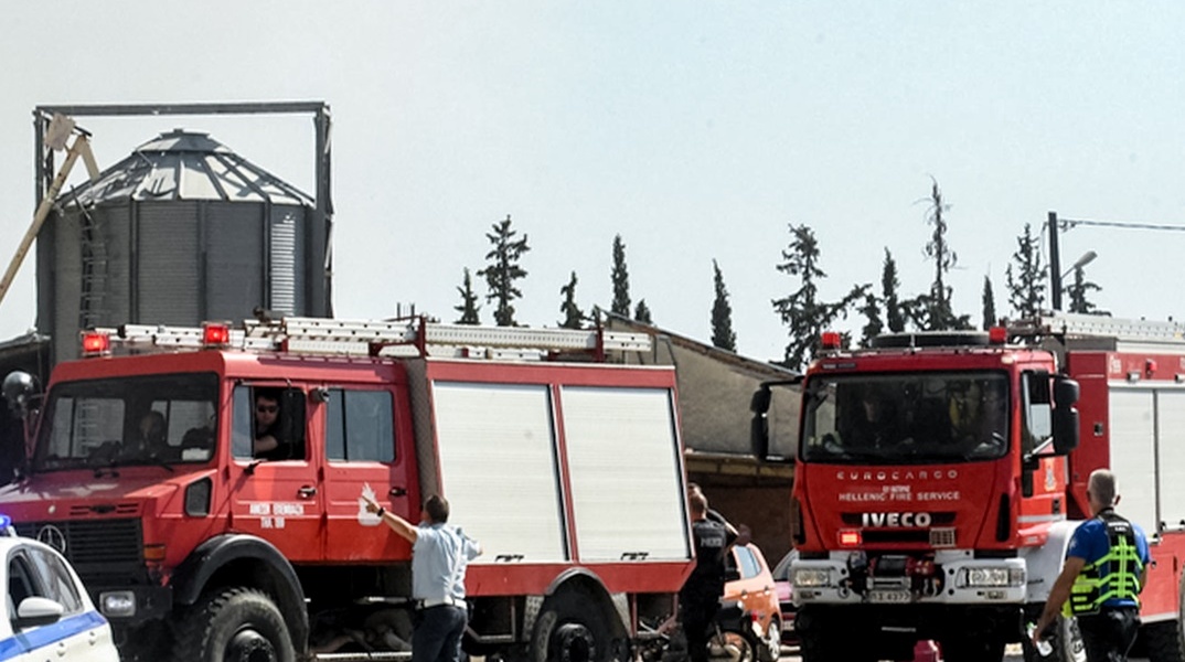 Πυροσβεστικά οχήματα στην Εύβοια