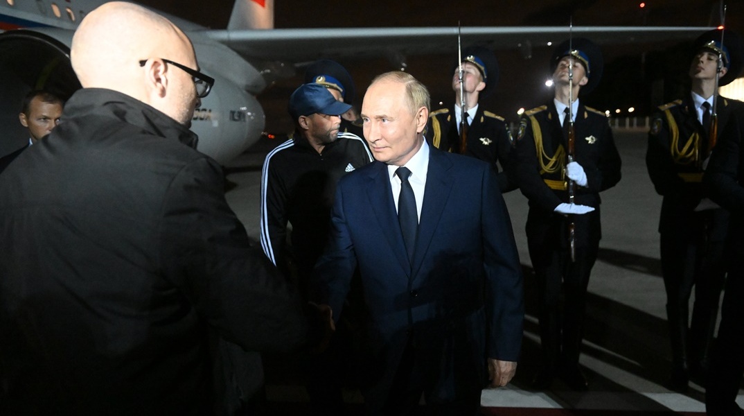Ο Ρώσος πρόεδρος, Βλαντιμίρ Πούτιν, υποδέχεται Ρώσους φυλακισμένους μετά την ανταλλαγή κρατουμένων μεταξύ Δύσης και Ρωσίας