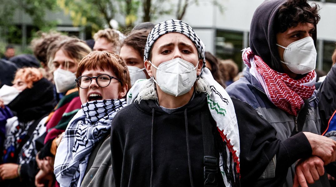 Γερμανία: Δικαστήριο καταδίκασε ακτιβίστρια για το σύνθημα «από το ποτάμι στη θάλασσα, η Παλαιστίνη θα είναι ελεύθερη» - Διαμαρτυρίες έξω από την αίθουσα.  