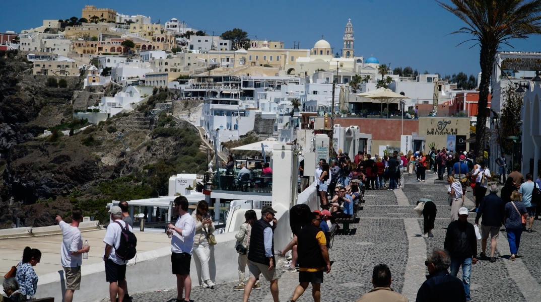 Υπερτουρισμός: Μια αφορμή για να γυρίσουμε στην Ψωροκώσταινα;