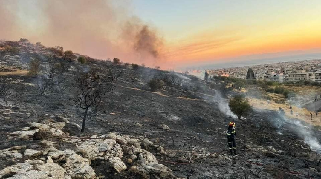 Φωτιά στη Γλυφάδα: Πώς σβήστηκε αστραπιαία η πυρκαγιά