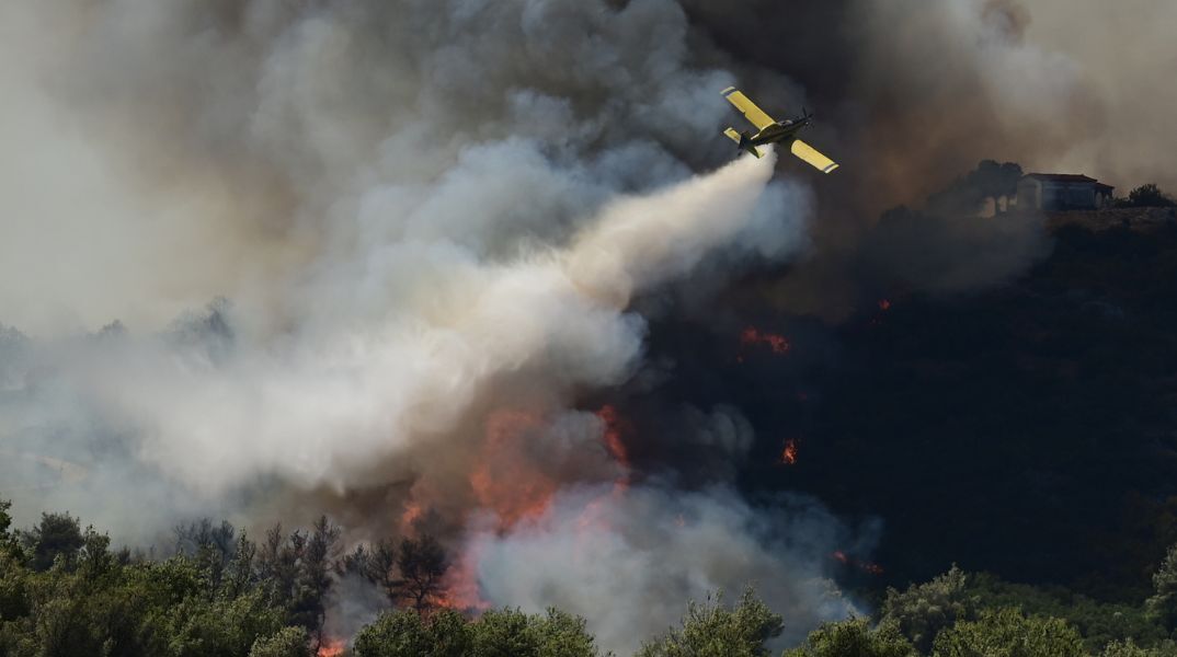 Πυροσβεστική: 30 πυρκαγιές το τελευταίο εικοσιτετράωρο σε όλη τη χώρα - Σε ποιες περιοχές συνεχίζεται η μάχη με τις φλόγες.