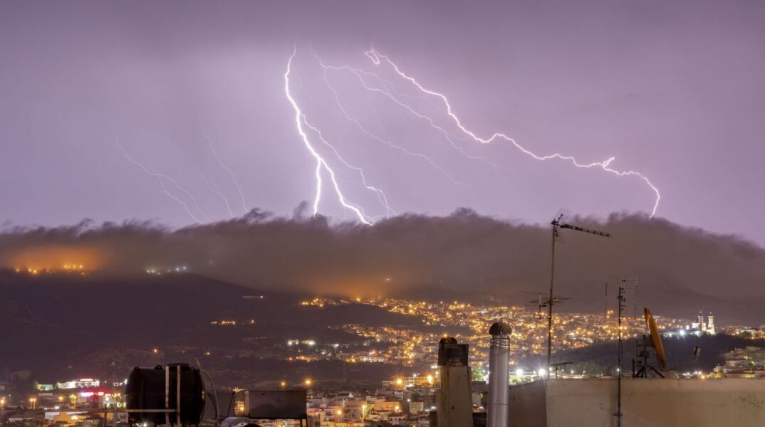 Επικαιροποιημένο δελτίο καιρού: Σε ποιες περιοχές αναμένονται σήμερα ισχυρές βροχές και καταιγίδες