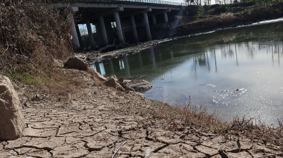 Πηνειός: Ρυάκι σε σημεία ο ποταμός λόγω της ξηρασίας