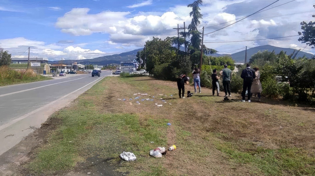 Το σημείο όπου αυτοκίνητο παρέσυρε το ζευγάρι και το μωρό τους στη Θεσσαλονίκη