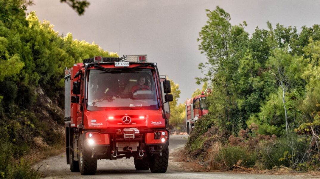 Χωρίς ενιαίο μέτωπο η φωτιά στο Ξυλόκαστρο - Νέο μήνυμα 112