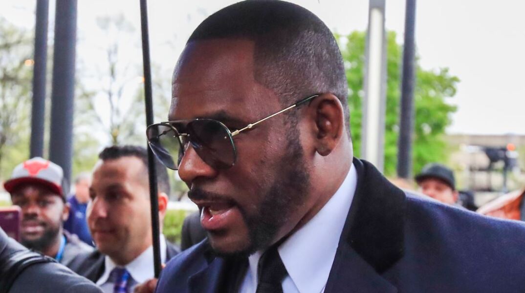 Η κόρη του R Kelly μιλά για τον πατέρα της σε ντοκιμαντέρ - Τι είπε για τις κατηγορίες που αντιμετωπίζει ο ράπερ, την σχέση τους και τα όσα έχουν μεσολαβήσει