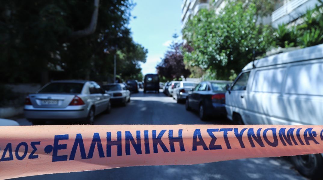 Καμένα Βούρλα: 84χρονη γυναίκα βρέθηκε νεκρή μέσα στο σπίτι της - Οι πρώτες πληροφορίες για το θύμα και οι εκτιμήσεις των αστυνομικών.