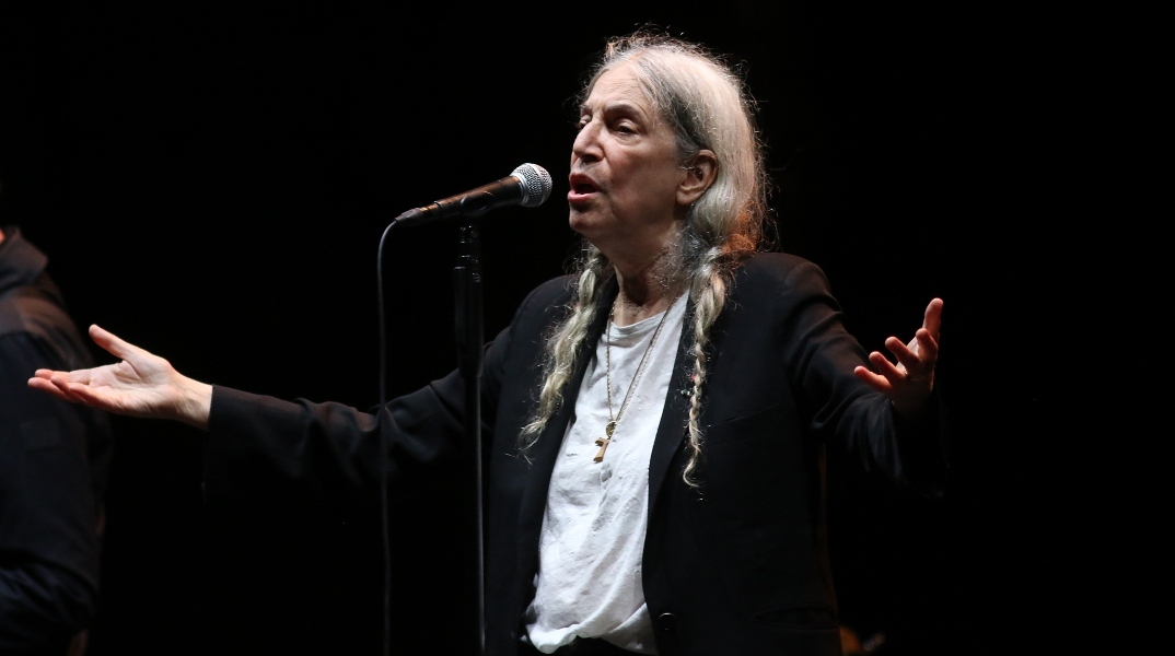 Patti Smith: Η ιστορική εμφάνιση της στην εκκλησία του Αγίου Μάρκου και η αναφορά στο Γιώργο Λάνθιμο