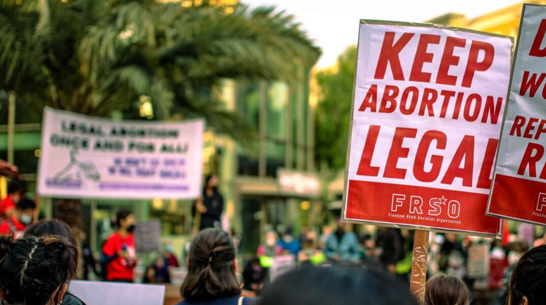 Πώς η απαγόρευση της άμβλωσης στις ΗΠΑ αύξησε την παιδική θνησιμότητα