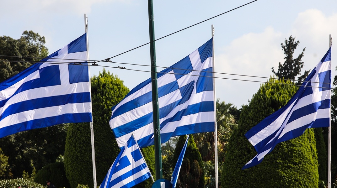 Σημαίες σε δρόμο της Αθήνας