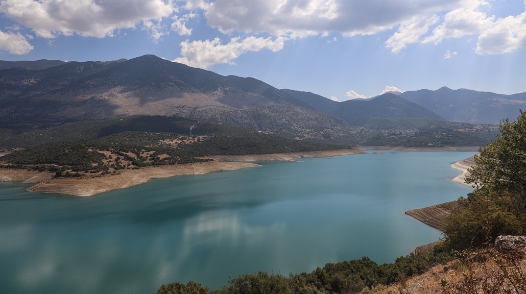 Τεχνητή λίμνη Μόρνου