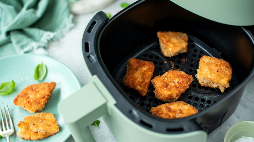 Αυτά που δεν πρέπει να βάλουμε μέσα στο air fryer 