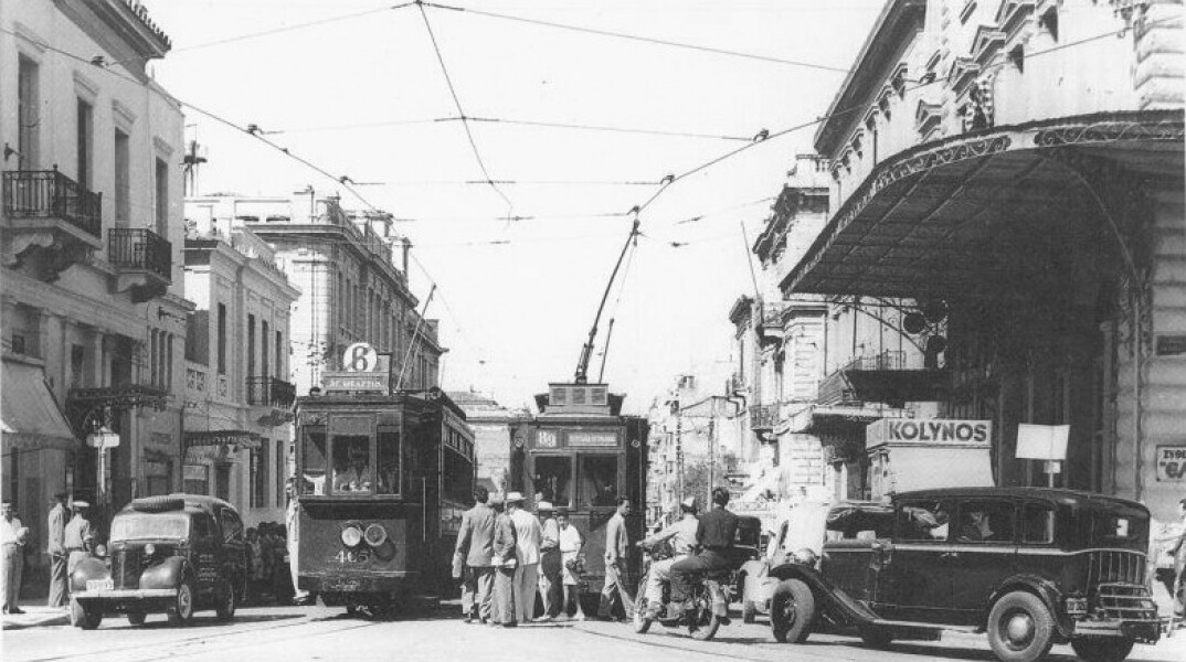 Ηλεκτροκίνητα τραμ στην Ομόνοια στις αρχές της δεκαετίας του '50 