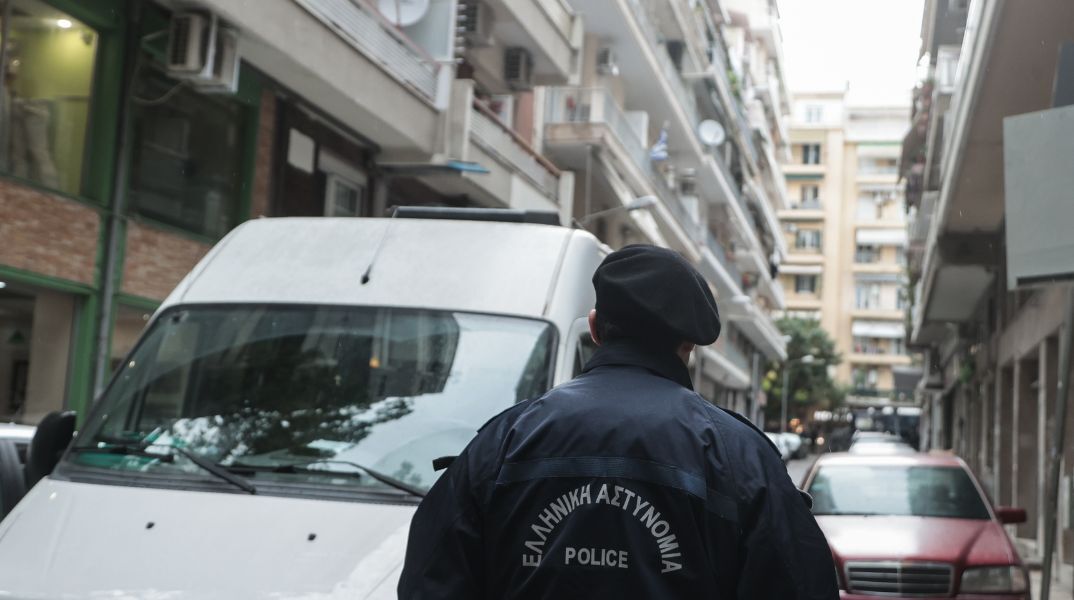 Θεσσαλονίκη: Ελεύθερη η νύφη για τον ξυλοδαρμό, τη ληστεία και την παράνομη κατακράτηση της πεθεράς της - Στη φυλακή η 74χρονη διότι ήταν φυγόποινη