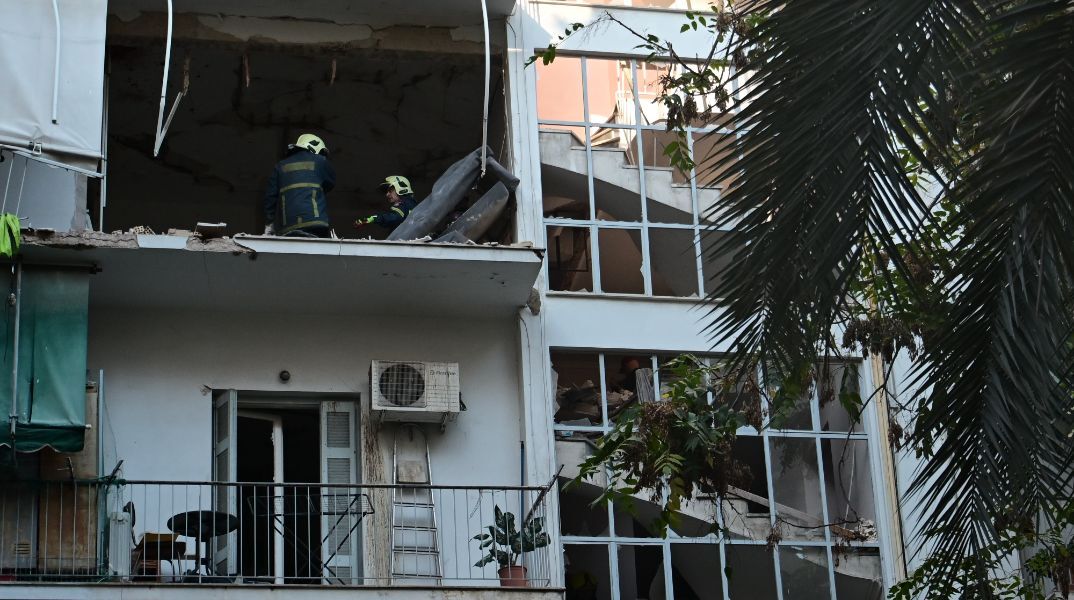 Στη δημοσιότητα τα σχεδιαγράμματα, οι κουκούλες και οι μάσκες που βρήκε η ΕΛΑΣ στους Αμπελοκήπους