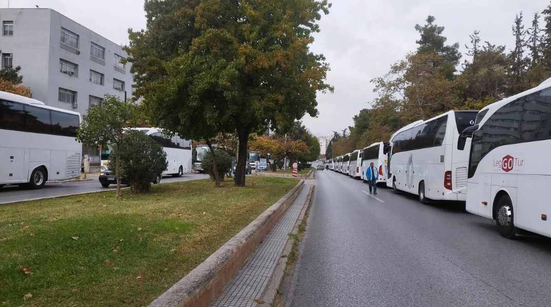 Θεσσαλονίκη: Χιλιάδες Τούρκοι επισκέπτες στο Τουρκικό Προξενείο για την 86η επέτειο θανάτου του Κεμάλ Ατατούρκ - Ποιοι δρόμοι είναι κλειστοί.