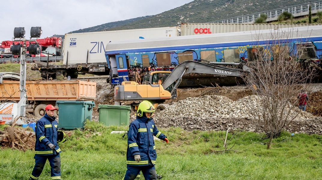 Βαγόνια μετά το σιδηροδρομικό δυστύχημα στα Τέμπη