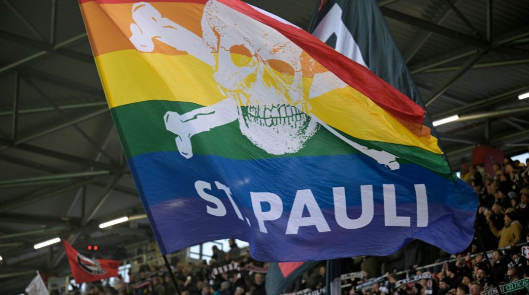 Η St Pauli ο πρώτος μεγάλος ποδοσφαιρικός σύλλογος που εγκαταλείπει το Χ - Η Γερμανική ομάδα χαρακτηρίζει την πλατφόρμα του Έλον Μασκ ως «μηχανή μίσους»