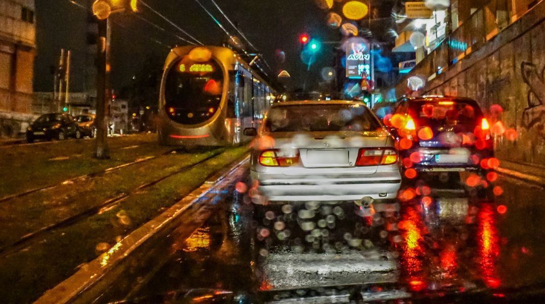 Κακοκαιρία Bora: Πρόγνωση από το meteo και την ΕΜΥ για την Κυριακή 1 Δεκεμβρίου - Ισχυρές βροχές και καταιγίδες - Χιονοπτώσεις στα ορεινά