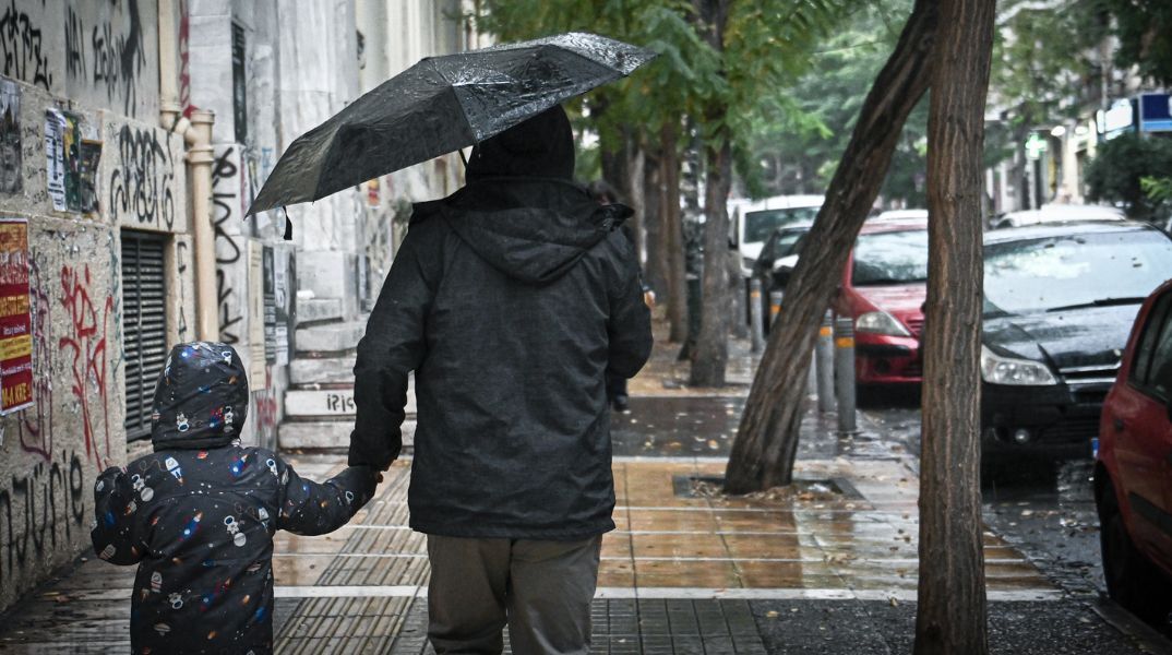 Κακοκαιρία Bora: Πού βρέχει τώρα στην Αθήνα - Οι περιοχές που έχουν επηρεαστεί - Πότε θα σταματήσουν οι καταιγίδες - Χάρτης του meteo