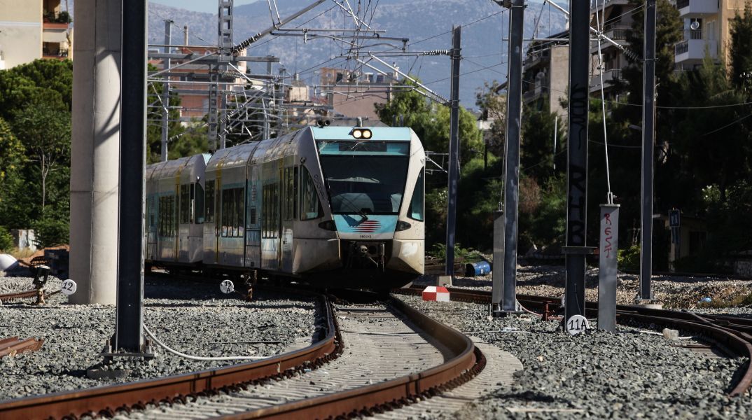 Συρμός του Προαστιακού παρέσυρε και σκότωσε πεζή στα Σεπόλια - Ανοιχτό το ενδεχόμενο της αυτοκτονίας - Η ανακοίνωση της Hellenic Train