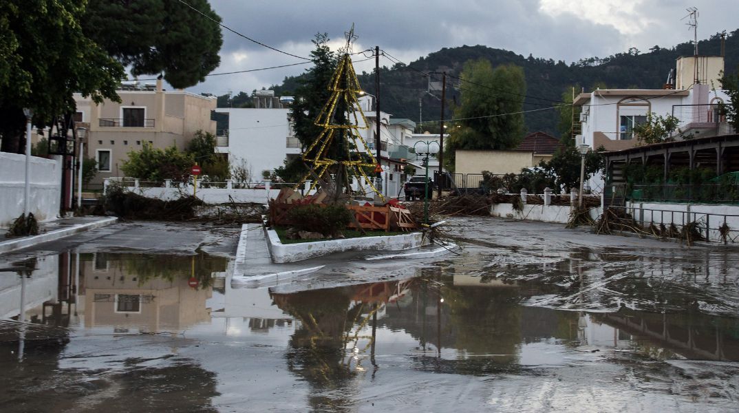 Κακοκαιρία Bora: Αίτημα για να κηρυχθεί το νησί της Ρόδου σε κατάσταση έκτακτης ανάγκης - Έπεσαν πάνω από 300 χιλιοστά βροχής - Δραματική κατάσταση. 