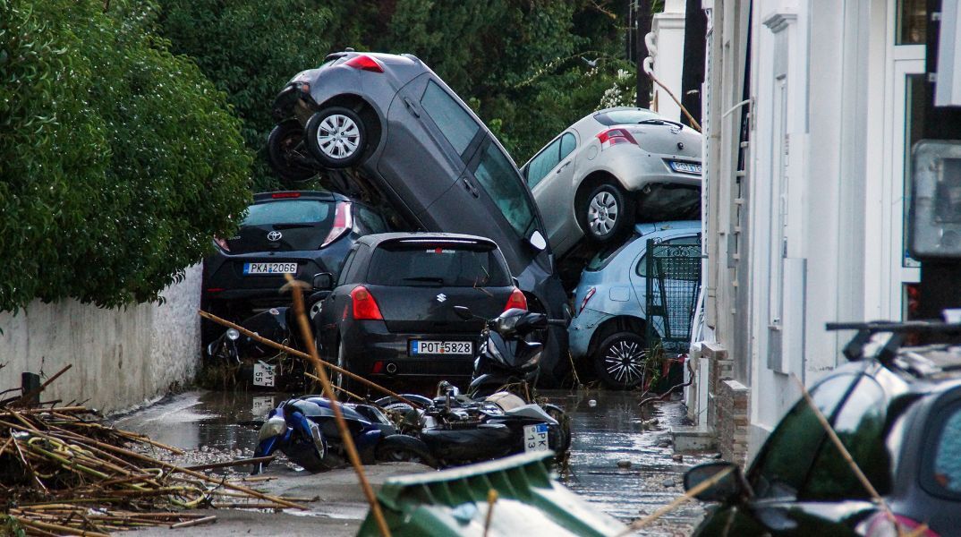 Κακοκαιρία Bora: Συνεχίζει να μαίνεται - Σοβαρές ζημιές και πλημμυρισμένοι δρόμοι - Νέα μηνύματα από το 112 σε περιοχές της χώρας 