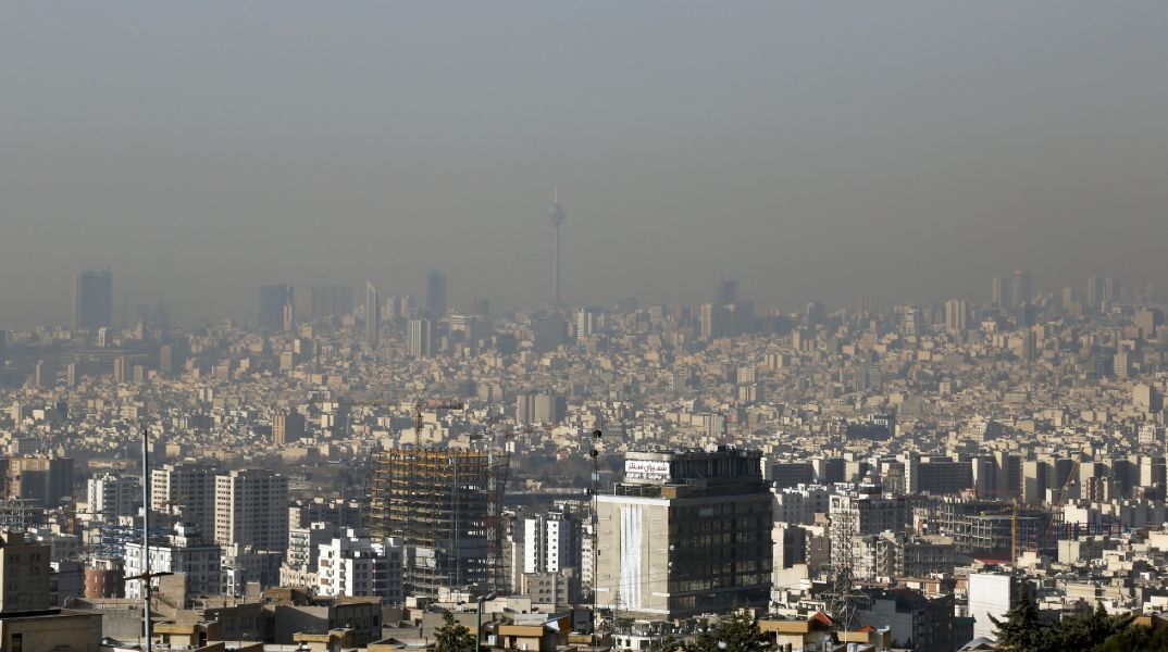 Το Ιραν καλύφθηκε από πυκνή κίτρινη ομίχλη