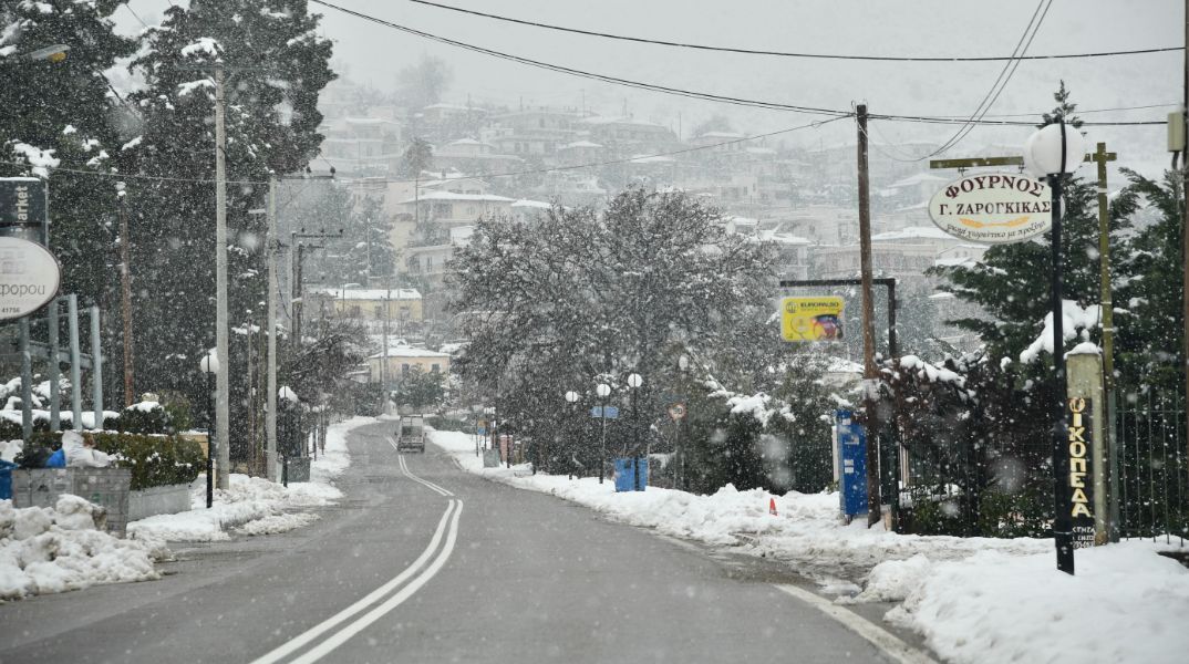 «Καμπανάκι» από Κικίλια για την κακοκαιρία: Μεγάλη προσοχή από τους οδηγούς τις ημέρες των Χριστουγέννων