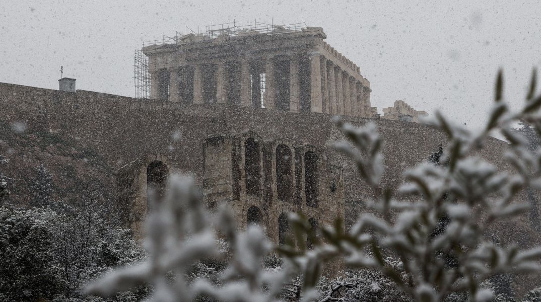 Επιδείνωση θα παρουσιάσει ο καιρός από την Κυριακή έως την Τρίτη με βροχές και καταιγίδες, χιονοπτώσεις, πτώση της θερμοκρασίας και θυελλώδεις ανέμους