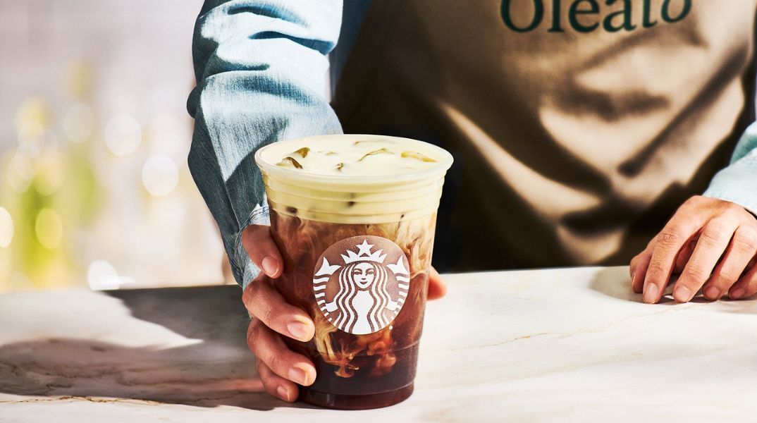 Η Starbucks λέει ότι όσοι βρίσκονται στα καφέ της πρέπει να αγοράσουν κάτι - Αντιστροφή πολιτικής που επέτρεπε σε οποιονδήποτε να χρησιμοποιεί τις εγκαταστάσεις 