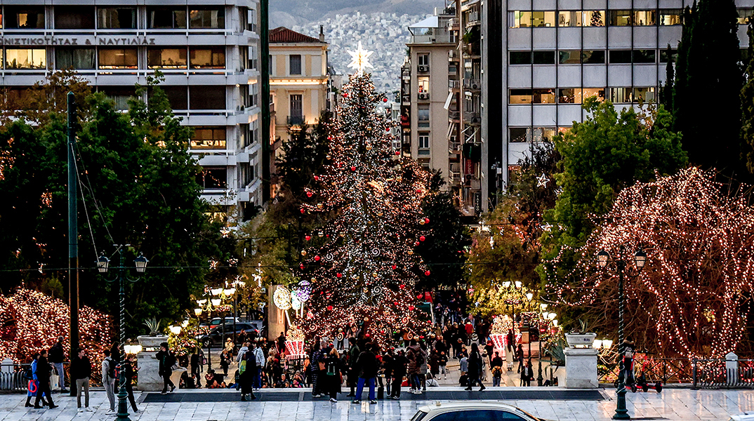 Η Αθήνα φοράει τα γιορτινά της