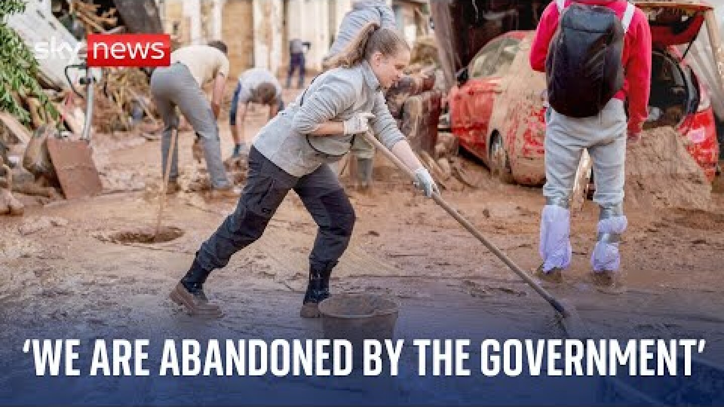 Spain floods: Volunteers help rescue attempts as government announce largest peacetime mobilisation