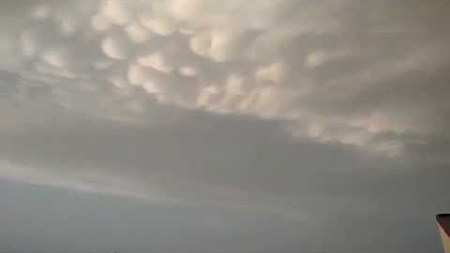 "Παράξενα" σύννεφα στον ουρανό της Λάρισας