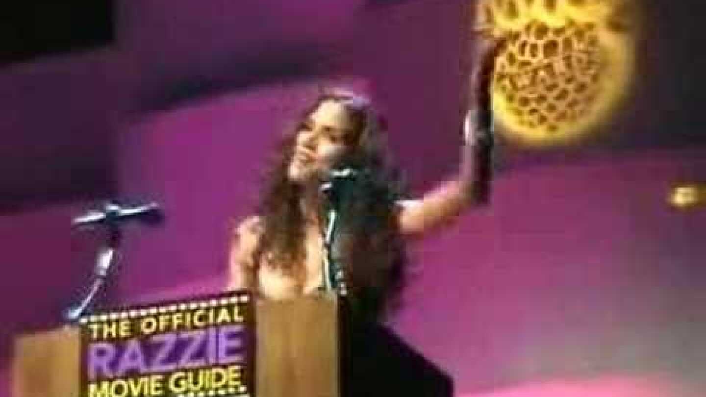 Halle Berry accepts Razzie Award for Worst Actress ! [Krowns.com][Boardgame Cafe]