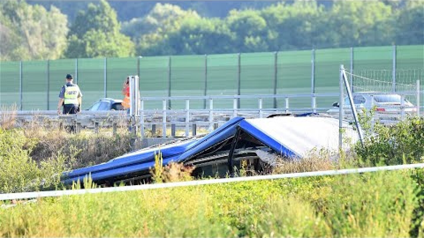 STRAVIČNA NESREĆA Poljski autobus sletio s autoceste, najmanje 12 ljudi poginulo