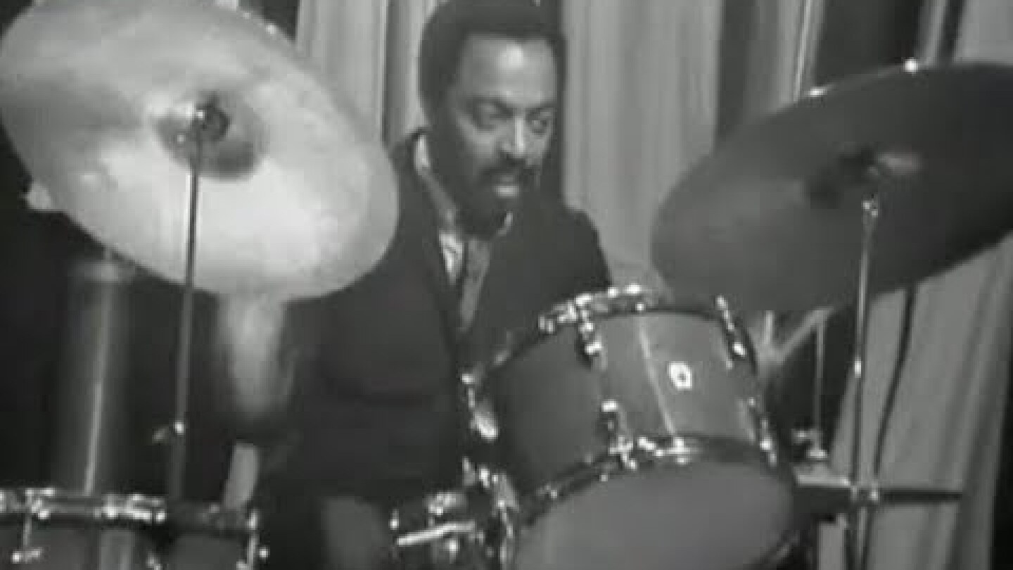 Roy Haynes: Extendend Drum Solo - 1966 - #royhaynes #stangetz #drumsolo #drummerworld