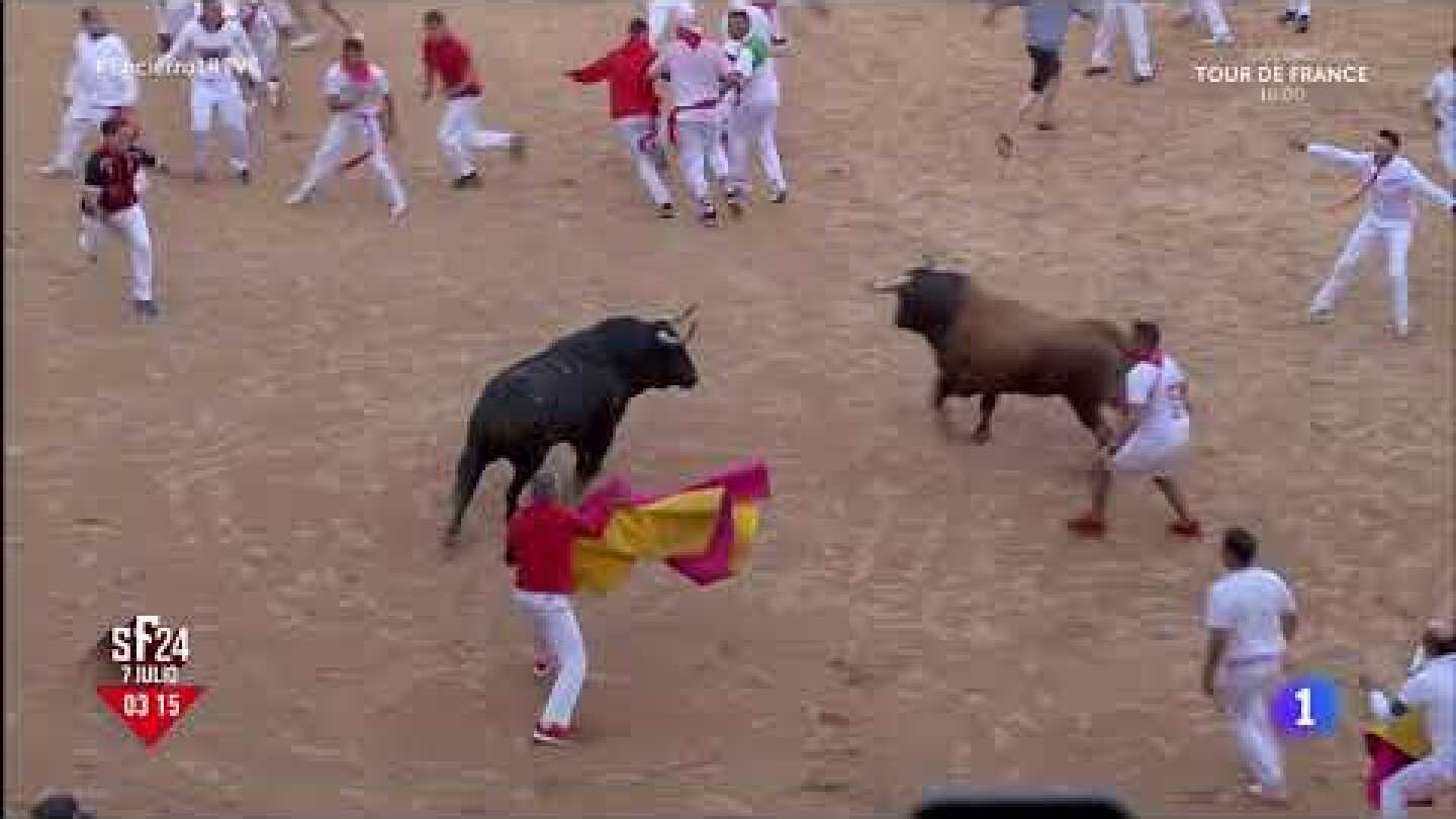 Vídeo: Dos toros se resisten a entrar en corrales y causan momentos de tensión en el coso