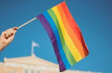 Έκθεση διεθνούς οργανισμού υπέρ των δικαιωμάτων των ΛΟΑΤΚΙ+ διαπιστώνει ανησυχητική αύξηση των περιορισμών στην ελευθερία έκφρασης.