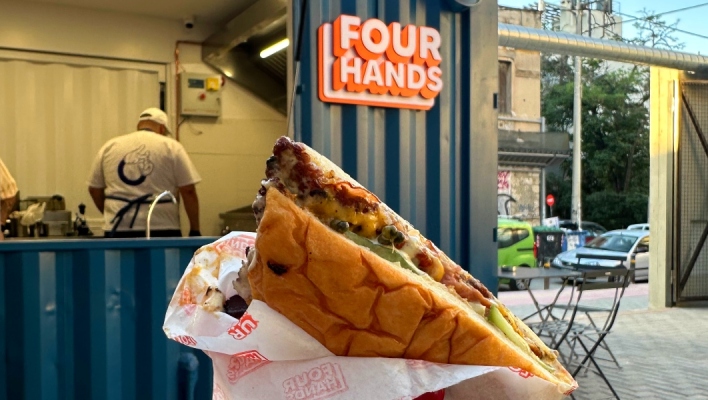 Four Hands: Στον Κεραμεικό θα φας burger από μισελενάτους σεφ