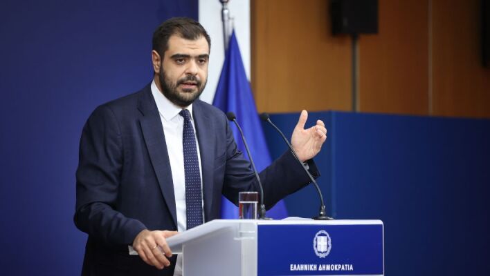 Παύλος Μαρινάκης: Τι είπε ο κυβερνητικός εκπρόσωπος για το περιστατικό όπου ο Λευτέρης Αυγενάκης φέρεται να επιτίθεται σε υπάλληλο αεροδρομίου. 