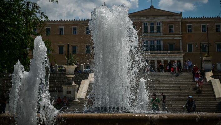 Ο Δήμος Αθηναίων απαντά για το σιντριβάνι του Συντάγματος