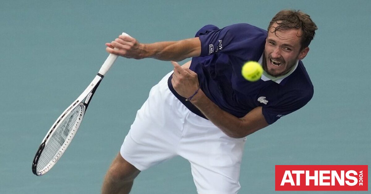 Le joueur de tennis russe Daniil Medvedev a fait une farce à la foule à Metz, en France, en faisant le singe